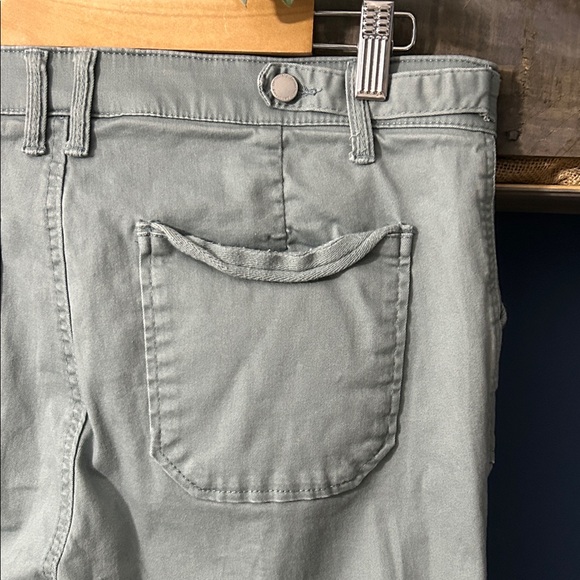 Democracy AbTech Women’s green jeans/chinos NWOT. size 12 - Picture 3 of 8